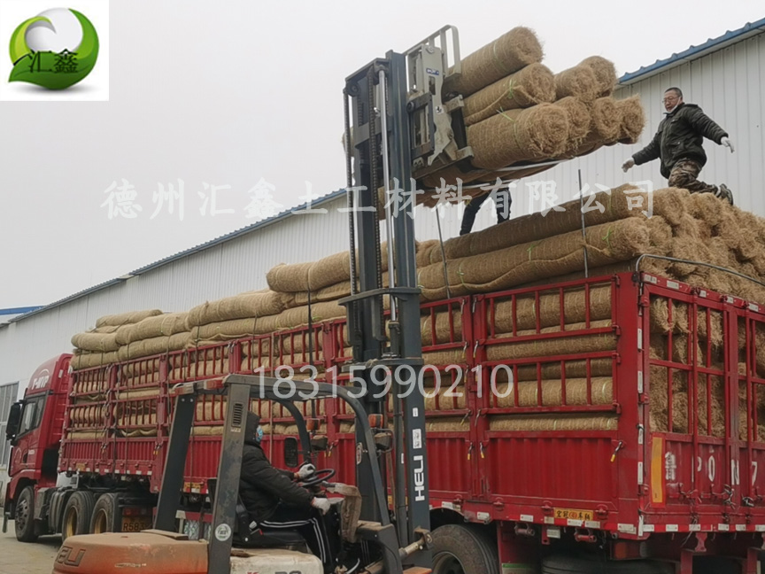 青海西宁王经理采购了24000平方米植物纤维毯装车(图1)