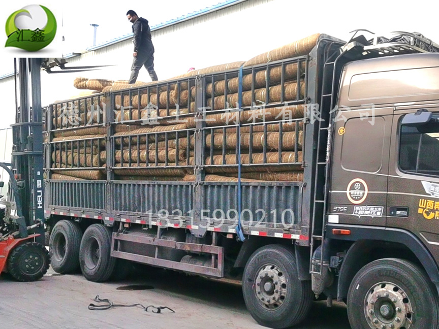 长沙江经理订购了20000平方米植被毯装车发货(图1)
